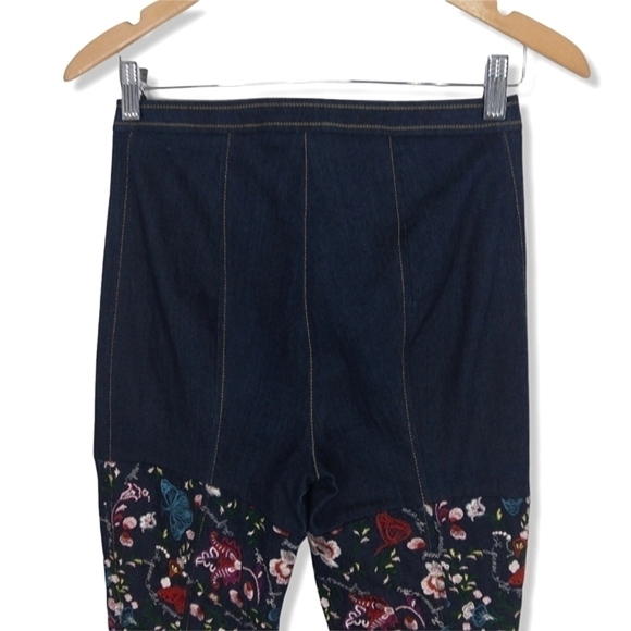 Cinq a Sept  Eva-Marie Embroided Jean Size 2 Retail  $395 - Picture 7 of 11